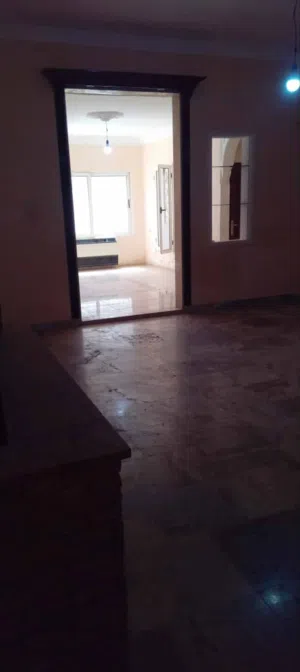 شقة أرضية تجارية خدمية عالرئيسي في بلعون مقابل بالة للمشويات