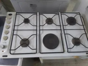 غاز بلت أن ويرلبول 90*60خمس عيون غاز واحدة على كهرباء بسعر 40دينار