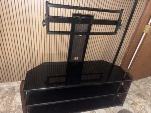 ميز تلفزيون مع حامل تلفزيون