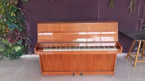 بيانو مستعمل للبيع zimmar man