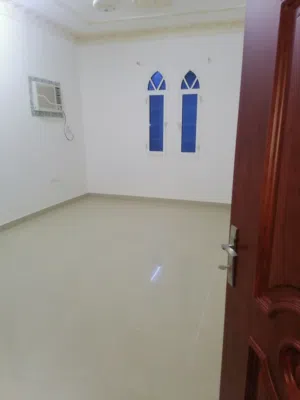 استوديو شامل الكهرباء والماء مكون من غرفة وصالة ومطبخ ودورة مياه كبيرة وبالكونة مكيف سيبليت