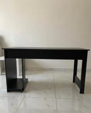 طاولة مكتب