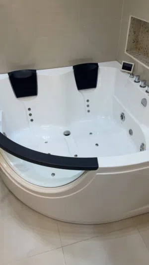 جاكوزي فاخر للاسترخاء