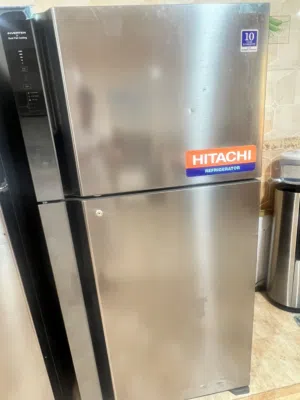 ثلاجه كبيره للبيع بحالة ممتازه