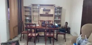 متوفر غرفه مفروشه في سكن موظفين  السكن مكون من ثلاث غرف مفروش وهادي عماره عائلات  يوجد شخصين فقط