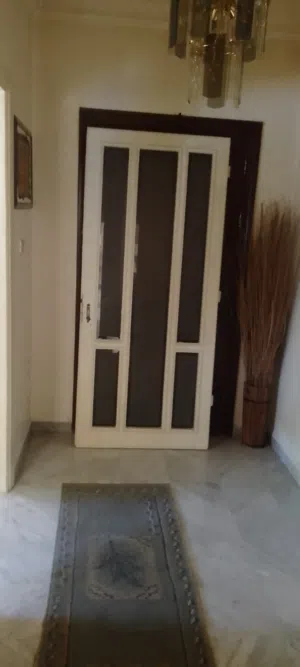 للبيع – مجموعة أبواب بحالة ممتازة