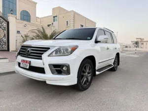 لكزز LX 570 بلاتينيوم خليجي موديل 2015 ، صبغة وكالة، وبحالة الوكالة كامل قمه في النظافه.