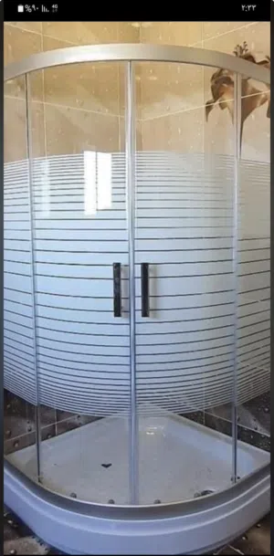شاور بوكس زجاج (سيكوريت) مع المنيوم مستعمل نظيف ، مفكوك مع كامل قطعه للتواصل الاتصال على الرقم