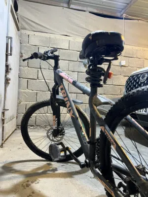 دراجه هوائيه سريعه اخو الجديد اي عيب مابي فقط البدالات يحتاج تبديل حجم 26 لون اسود