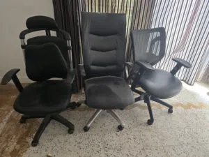 كراسي مكتبية شبه جديده