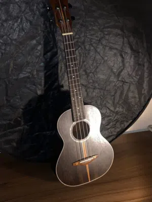 Ukulele  GKT-100