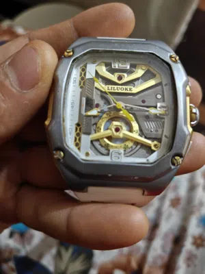 الساعه مستعمله