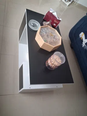 طاوله وسط للبيع تقيله 10 دنانير
