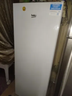 فريزر بيكو وكالة وكالة 5 رفوف مواصفات بتجنن تفريز خرافي جدا جدا المساحة ممتازة جدا جدا تقريبا جديد