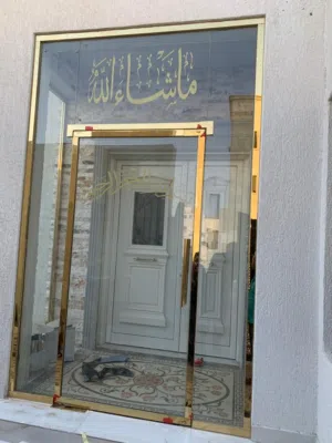 فني تركيب زجاج ومرايا