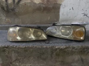 أضويه هيونداي xd 2005,2006 مستعمل بحاله وكاله البيع للجوزين