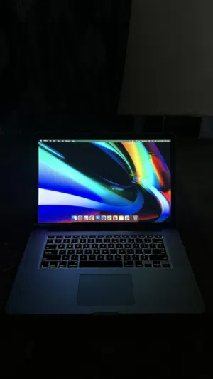 MacBook Pro Retina 15 2015 i7/RAM 16GB/SSD/macOS Ventura 13.7.8/شاشة Retina/بطارية جيدة ونظيف جداً