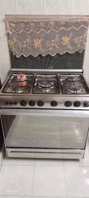 غاز خمس عيون ستالس كامل يونيفرسال نظيف استعمال خفيف فرن شغال فوق وتحت زجاج حراري ولا يوجد صدى ابدا