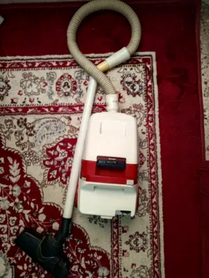 مكنسة كهربائية نوع شارب مستعملة للبيع