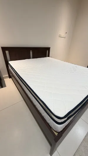 هيكل سرير من ايكيا بحاله جديده