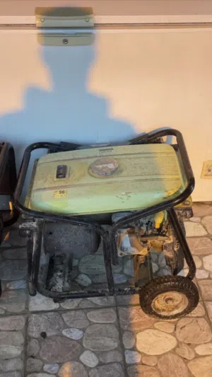 مولد كهرباء بنزين (Portable Generator) للبيع