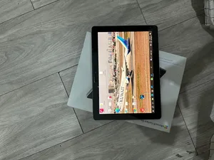 Microsoft surface GO 64 GB, excellent condition.