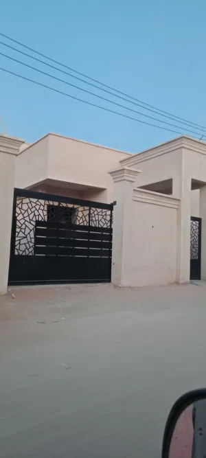 260 m2 4 Bedrooms Townhouse for Sale in Tripoli Al-Kremiah