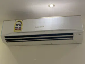 مكيف جنرال 2 وربع حصان شبه جديد استخدام خفيف لظروف عدم التواجد الدائم