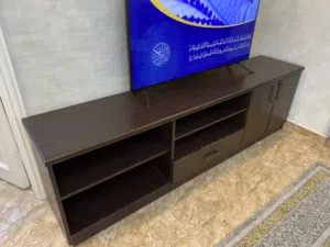 طاولة تلفزيون ثقيلة