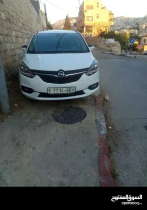 Used Opel Zafira in Ramallah and Al-Bireh