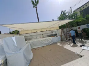 مظلة متحركة للمحلات او المنازل