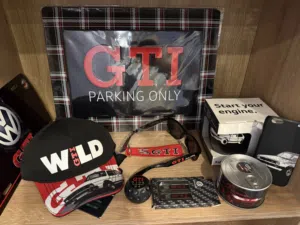 للبيع مقتنيات خاصة بسيارة فولكس واجن قولف GTI