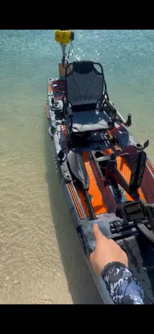 قارب صيد جديد للبيع