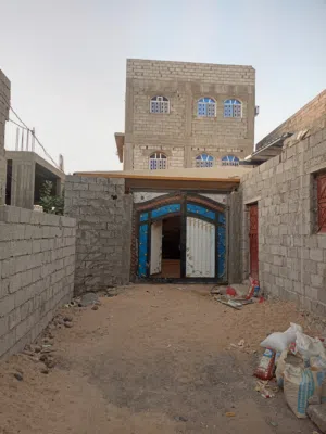 عمارة ثلاث دور مع ارضية للبيع