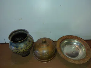 مقتنيات نحاسية مختلفة