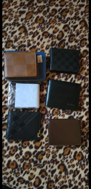 محافظ للبيع ماركات عالمية و جلد طبيعي للبيع بسعر مغري