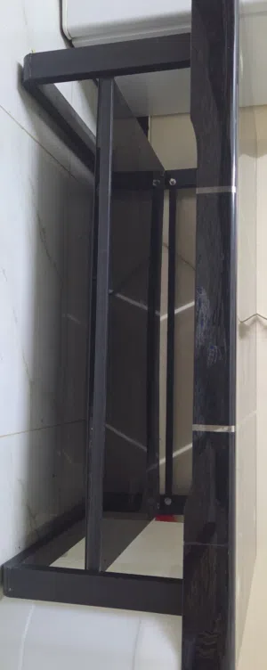 طاوله مستعمله نضيفه جدا