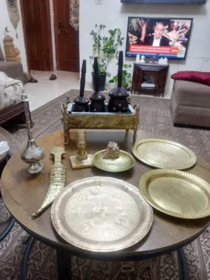 انتيكا نحاسيات من بيت وليس محل للبيع قطع قديمة من 10 و20 سنه نحاس اصلي تقيل كامل القطع 50 مبروكات