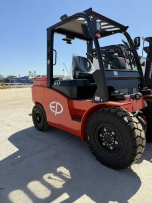 رافعات شوكيه للبيع (جديد)- اسعار تنافسيه ديزل و كهرباء /New forklifts (competitive prices)