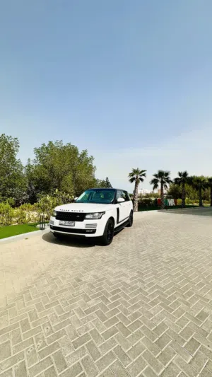 سيارة رنج روفر HSE V8 موديل 2013 مواصفات خليجية فل اوبشن بانوراما صيانات منتظمة بالتوكيل