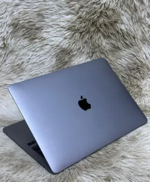 Apple MacBook Pro i7 16gb ram 512gb ssd Touch Bar + I'D macOS Tahoa 26.5 4type C ports liquid retina