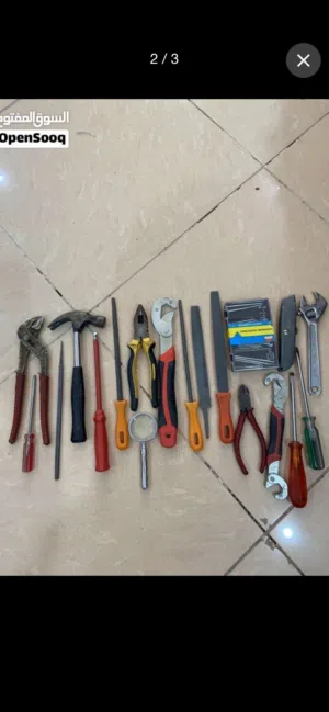 عدات جيده ملاحظه (اسكن في السالميه) سبب البيع : لا احتاجه