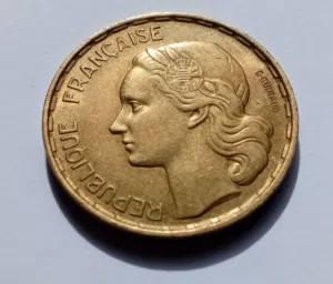 إعلان بيع عملات فرنسية قديمة