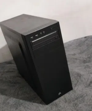 صندوق كمبيوتر معالج قابل لكسر السرعه جيل ثالث مع كرت شاشه خارجي ولوحه احترافيه core i7 3770k