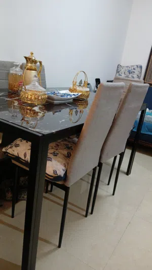 طاولة طعام