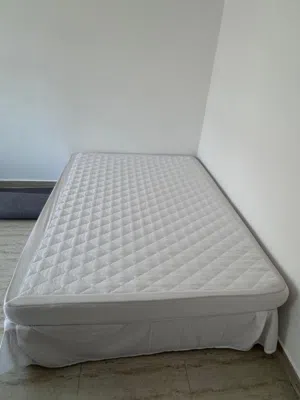 سرير مع مرتبة جديدة