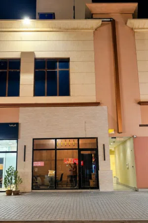 محل على شارع تشطيب جديد بسعر اقل من نصف التكلفة ايجار مغري