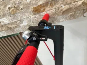 سكوتر كهربائي نضيف مع جميع ملحقاتة