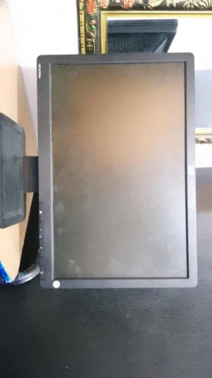 شاشه الكمبيوتر شغال