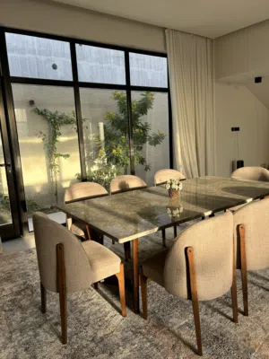 طاولة طعام 8 اشخاص